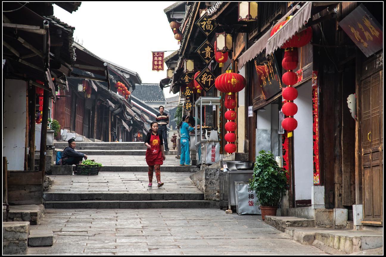 在办公室偷偷做副业被领导发现，该怎么和领导解释？游戏画面